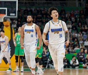 在线体育-狂飙9记三分轰60分6助！男篮双后卫杀红眼：赵睿砍34分斩杀辽篮|辽宁队|北京队|赵继伟|三分球|北京首钢_新浪体育_新浪新闻