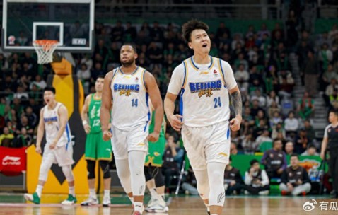 在线体育-狂飙9记三分轰60分6助！男篮双后卫杀红眼：赵睿砍34分斩杀辽篮|辽宁队|北京队|赵继伟|三分球|北京首钢_新浪体育_新浪新闻