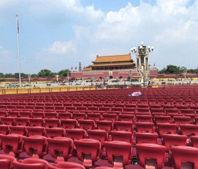这下除了工作人员，全国都知道了！阅兵的座椅不是一个一个拆的