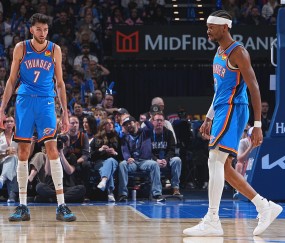 华体会体育官网-张佳玮：雷霆用防守+亚历山大赢球 马刺三卫能勉强创造但难联全队